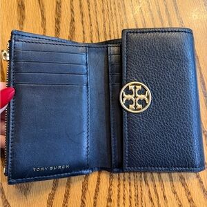 Tory Burch Medium Flap Leather Wallet. Pebbled Leather. Good condition